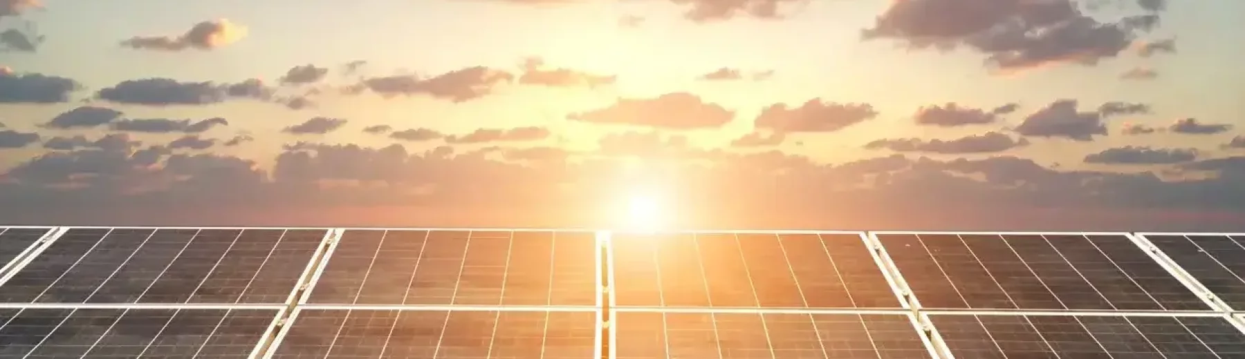 Painéis solares energia renovável pôr do sol